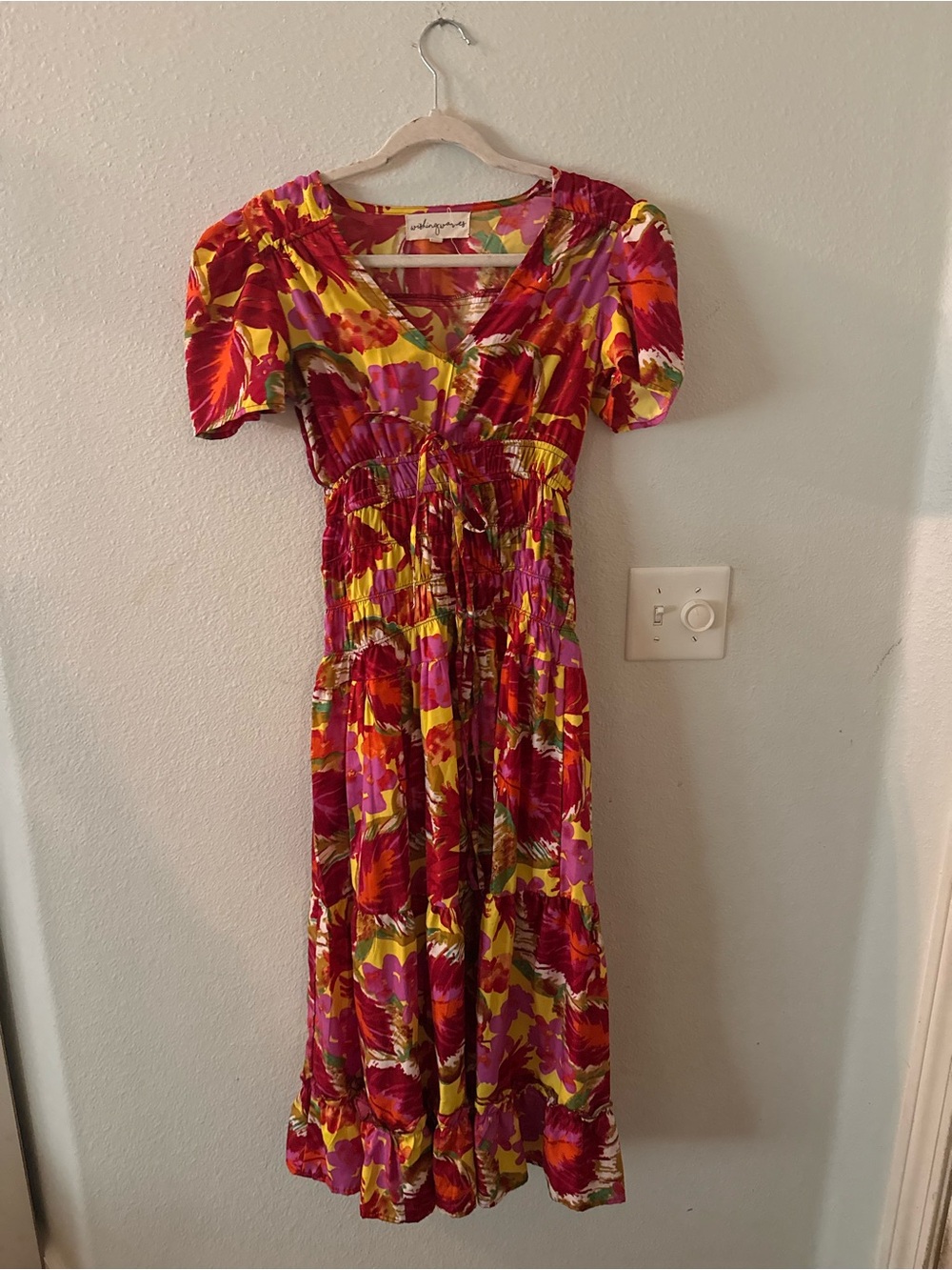 Vibrant Floral V-Neck Midi Dress in Red and Pink